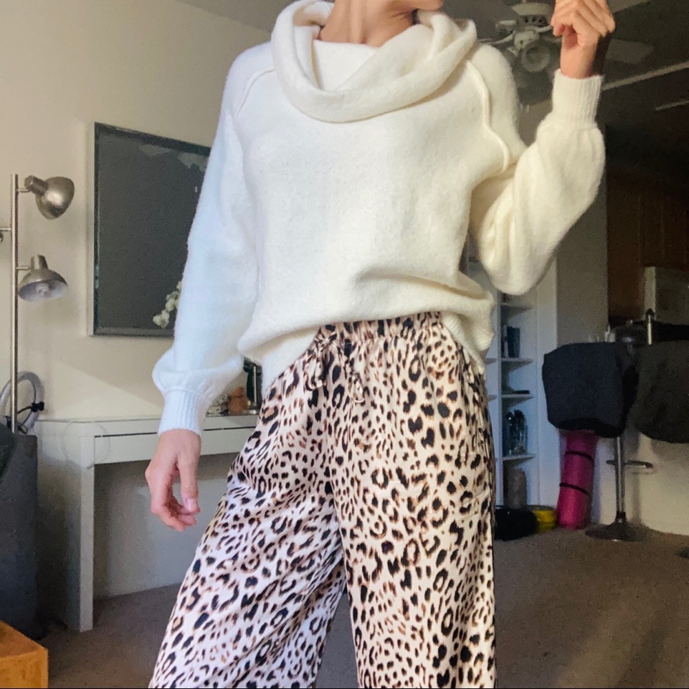 SOLD! NWT Free People Echo Beach Sweater - Picture 5 of 8